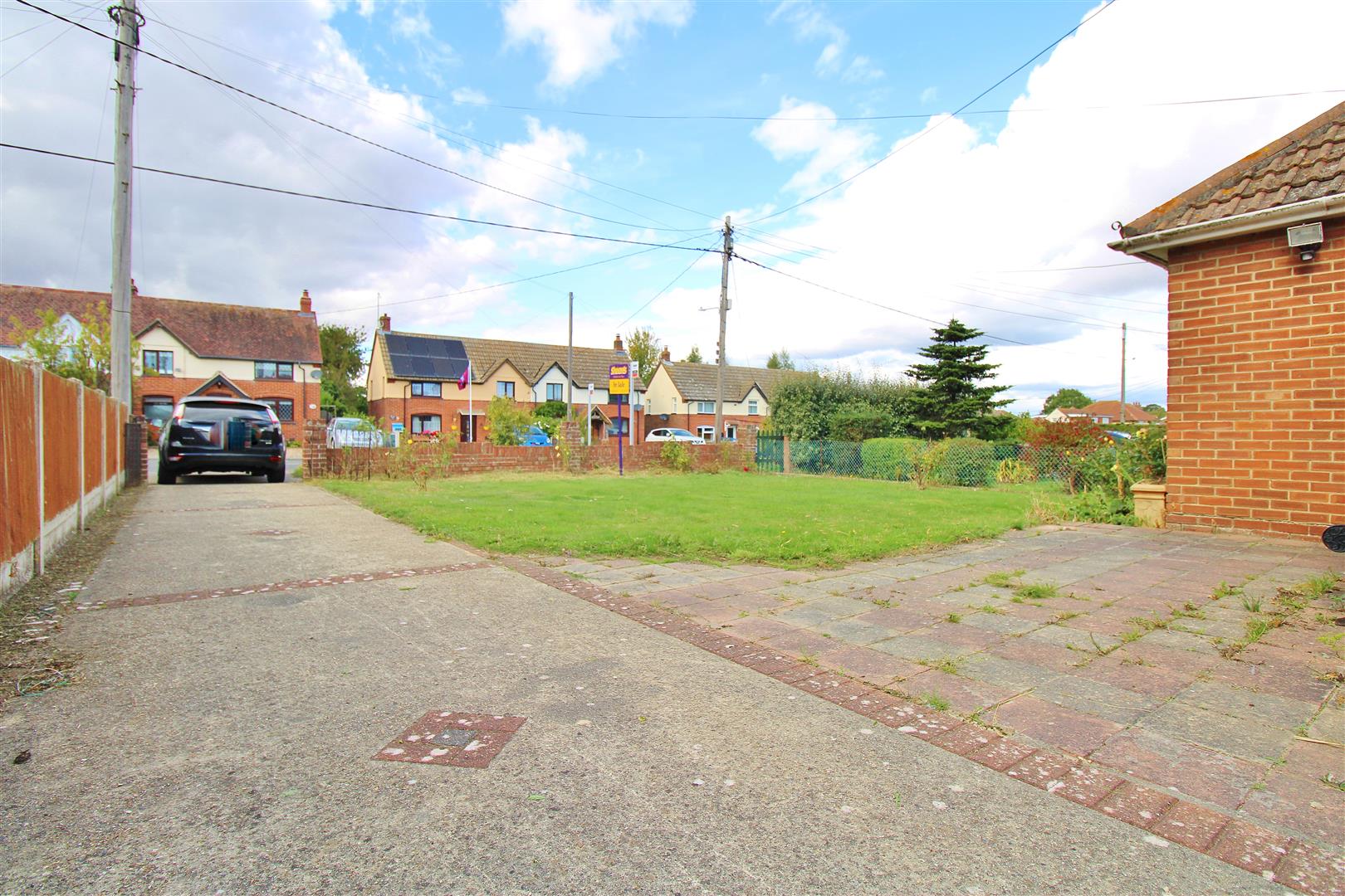 Halstead Road, KirbyLeSoken, FrintonOnSea Sheen's